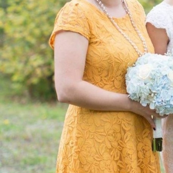 Golden yellow lace skater dress - Picture 7 of 7